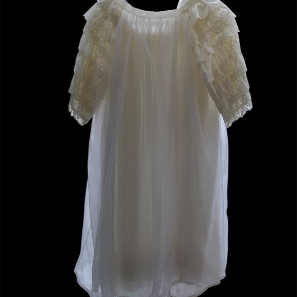 1960s IVORY COLOUR LACE PEIGNOIR NEGLIGEE SET, High Quality by Cahill Canada - Picture 6 of 8